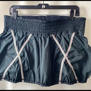 Lululemon bubble tennis skirt